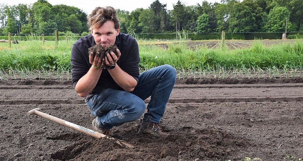 Bioboer Nico Vandevennet weet alles over de bodem - (c) VLAM, P. De Laet
