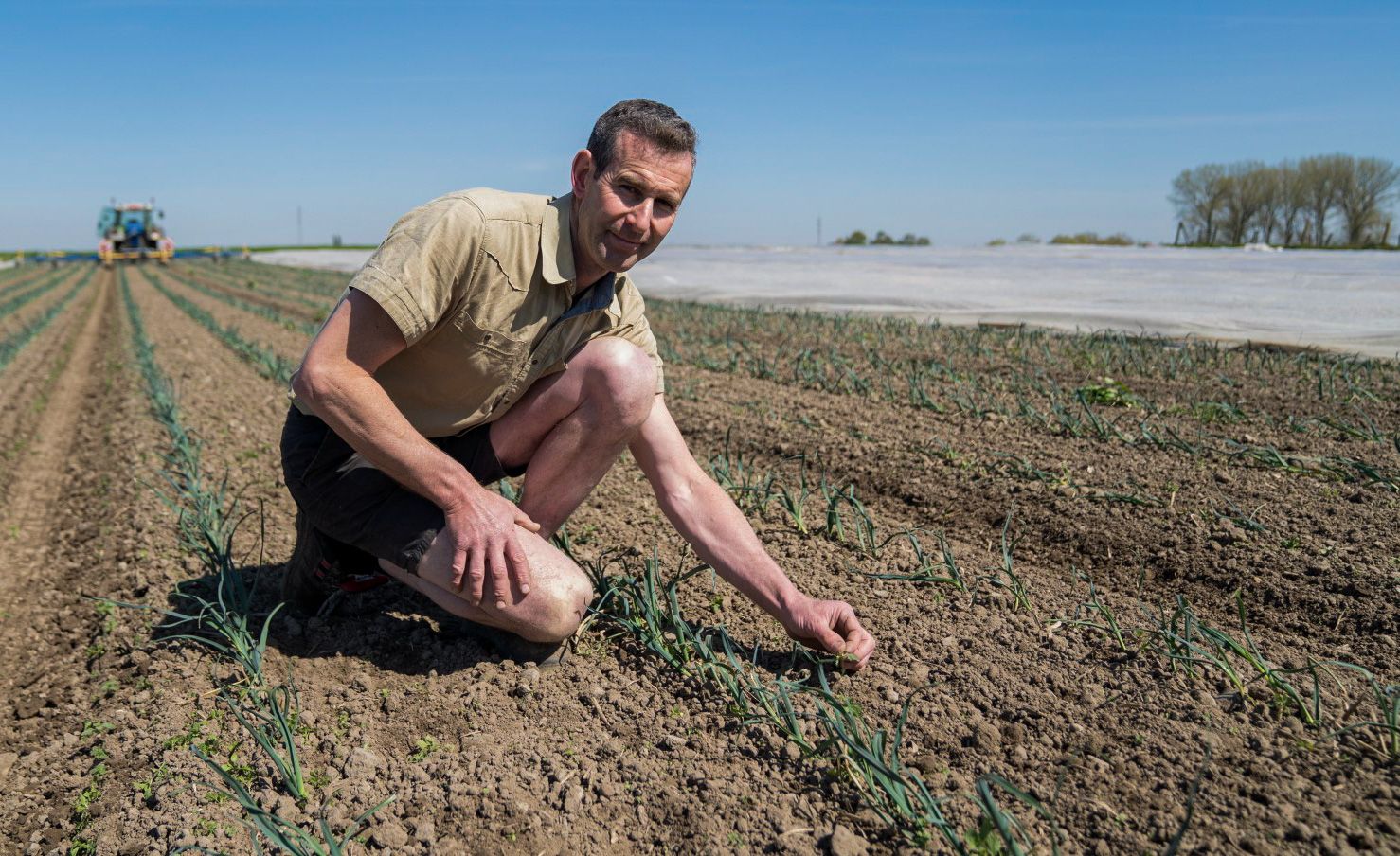 Davy Bovyn bij zijn pas geplante prei - (c) VLAM