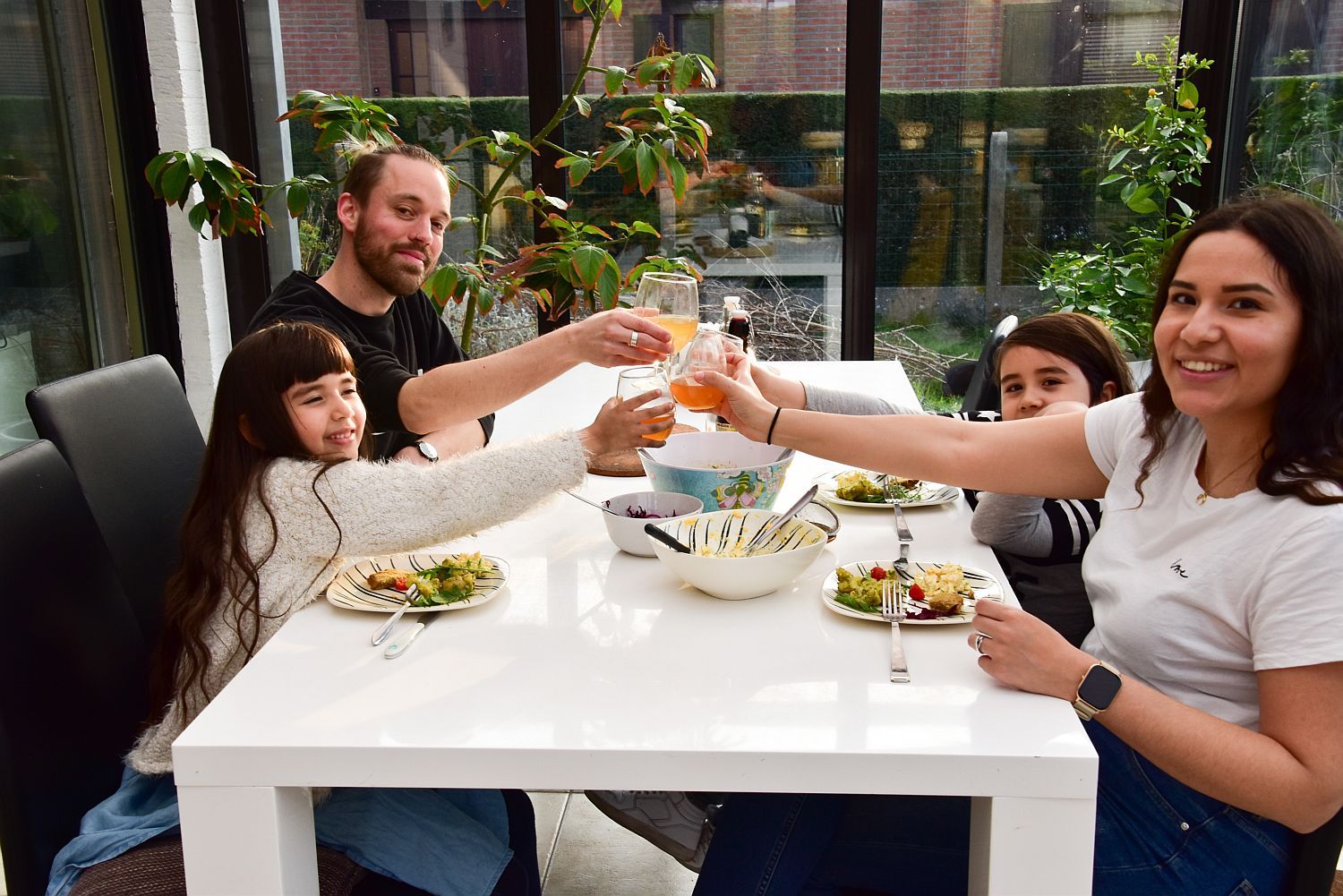 Een toast op een lekkere biologische maaltijd! - (c) VLAM, P. De Laet