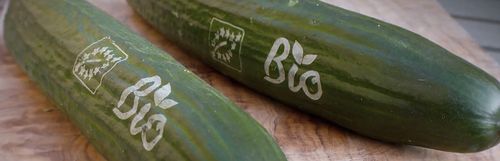 Natural branding vervangt het plastic rond de komkommers