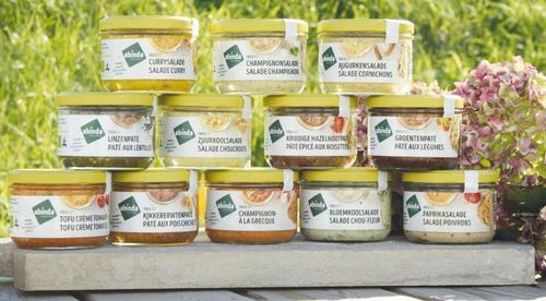 Potjes met vegetarische smeerpatés en salades van Abinda - (c) Abinda

----

Sort: 4