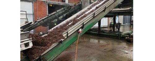 De compost met ingeënte champignonschimmels wordt geleverd door een extern bedrijf - (c) Chamrova