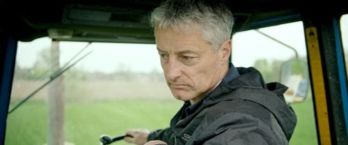 Ivan Pollet bezig op de tractor - (c) VLAM