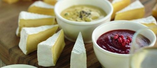 Kaas met een dipsausje, een heerlijke combi! - (c) VLAM, Lekker van bij ons