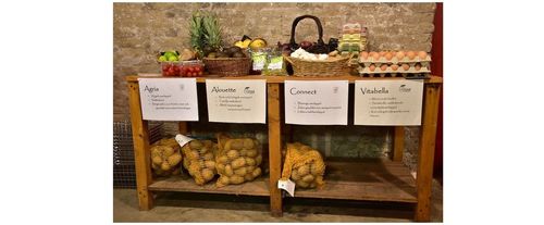 Tafeltje met lekkers in de winkel van de Kijfelaar - (c) VLAM, P. De Laet