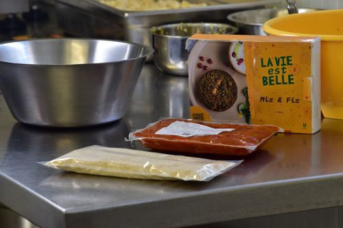 Mix and fix - een gloed nieuw product van La vie est belle - (c) VLAM, Patricia De Laet

----

Sort: 2