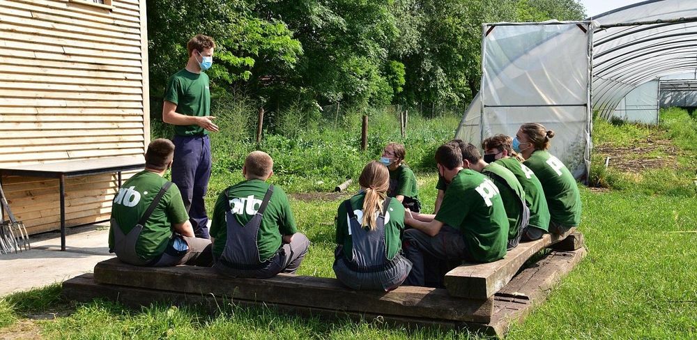 Roeland De Meutter legt uit wat er belangrijk is bij het aardappelen oogsten - (c) VLAM, Patricia De Laet