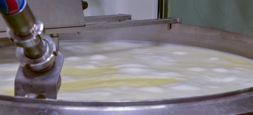 Kaaswei, het restproduct van kaas maken - (c) VLAM, Patricia De Laet

----

Sort: 3