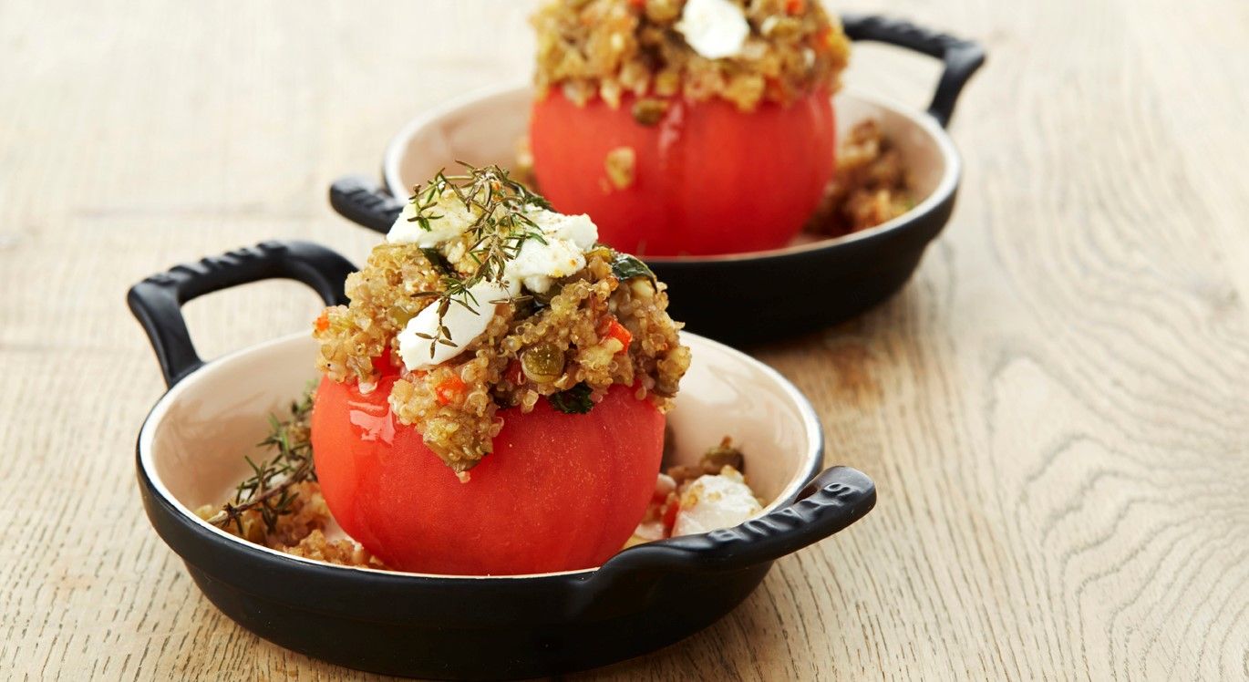 Gevulde tomaat met quinoa en geitenkaas - (c) VLAM, Lekker van bij ons