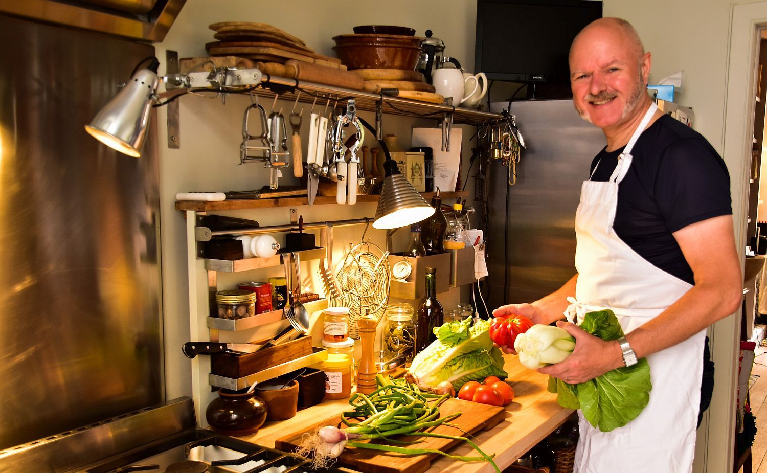 Lekker koken met verse biogroenten, Rudi doet niets liever - (c) VLAM, P. De Laet